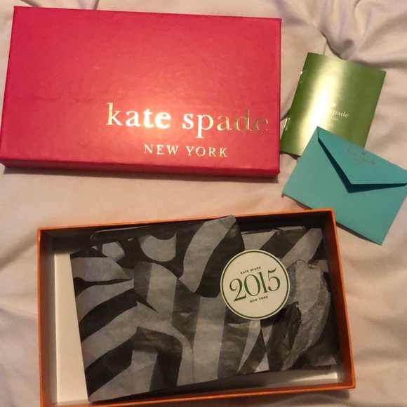 Excellent condition patent leather wallet with box - Picture 2 of 5